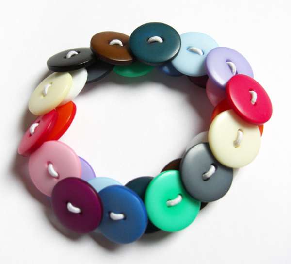 Un bracelet en boutons