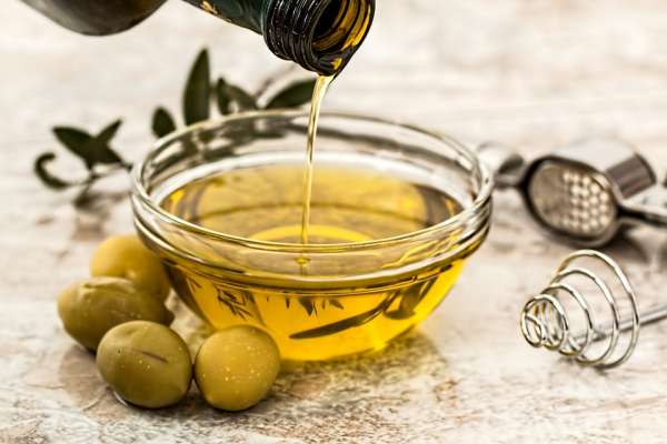 L'huile d'olive aide à éloigner les pucerons